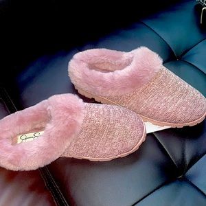 Women’s Cozy Slippers